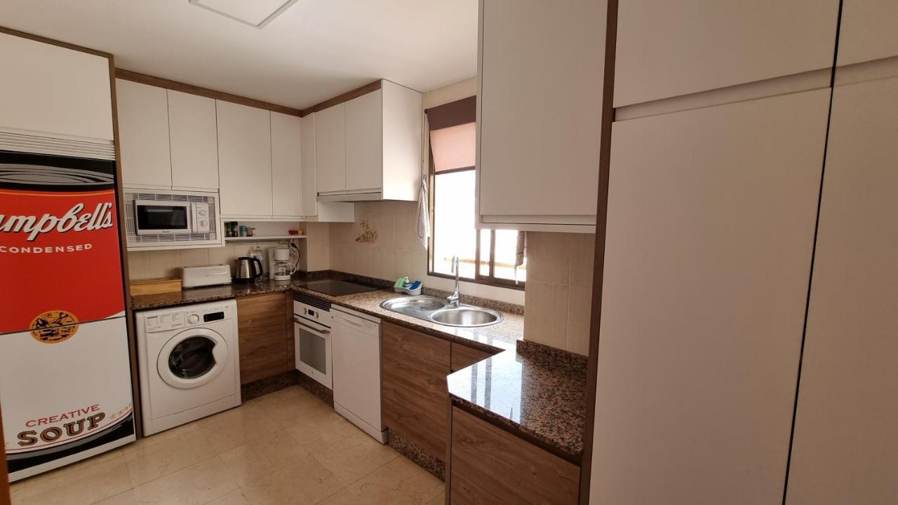 Atico Con Terraza Y 2 Habitaciones En Casco Antiguo Benidorm Luaran gambar